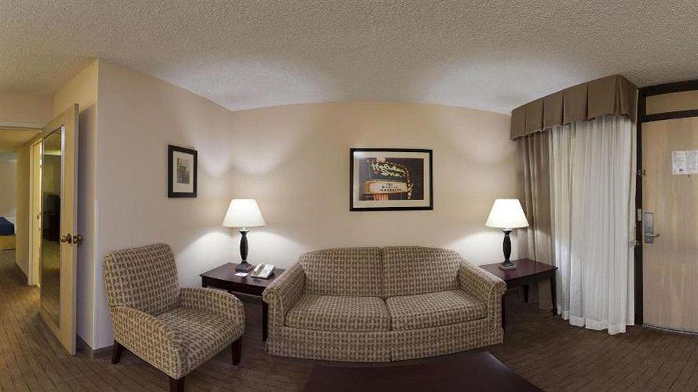 Holiday Inn Express Little Rock-Airport By Ihg Bagian luar foto