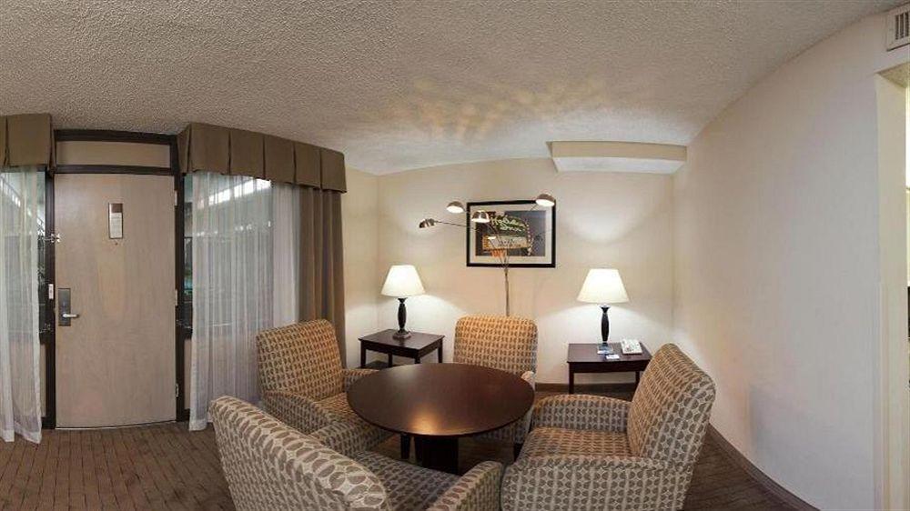 Holiday Inn Express Little Rock-Airport By Ihg Bagian luar foto